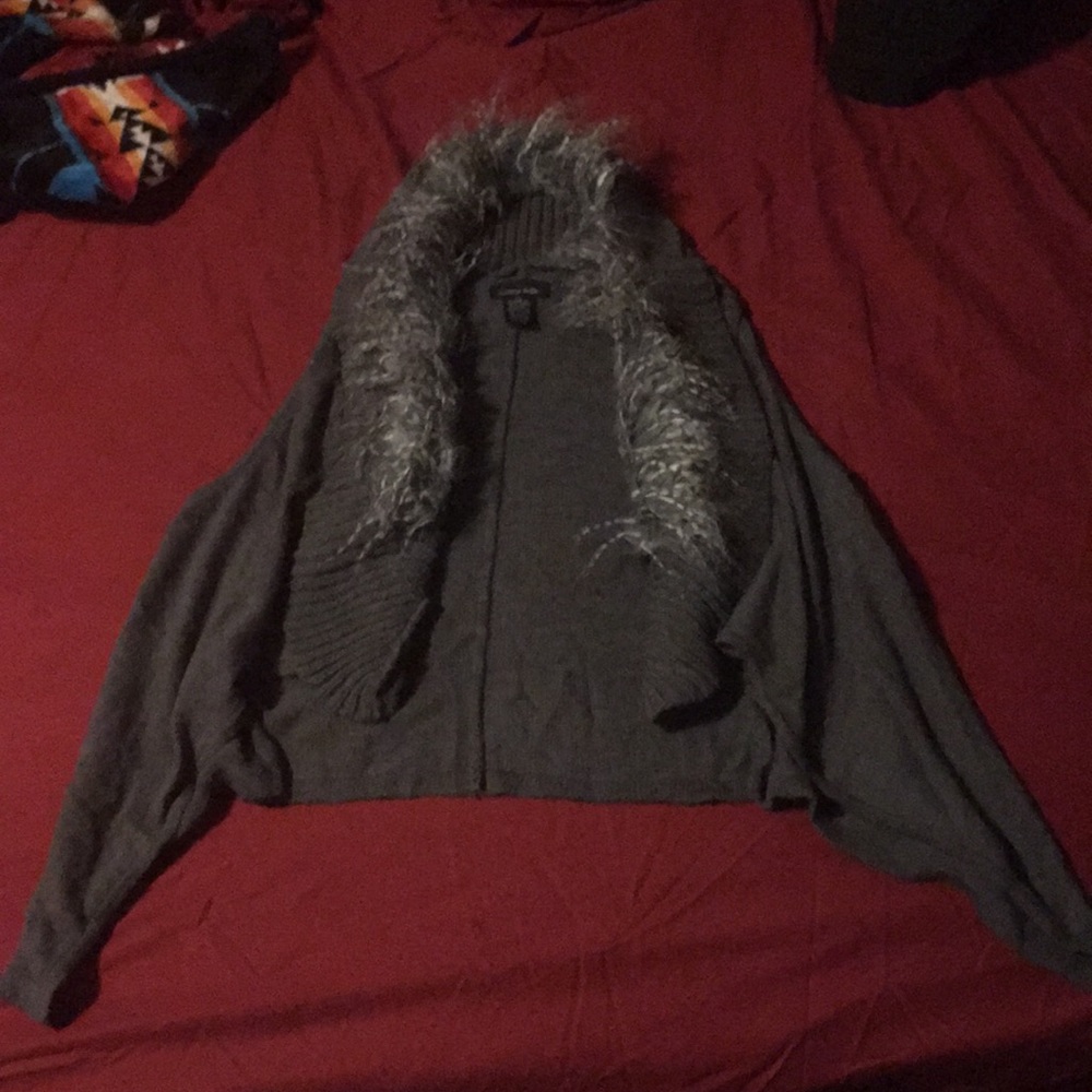 Gray Sweater vest with faux fur collar, size M
